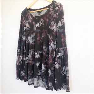 Vera Wang Black Purple Bell Sleeve Top Sz Medium